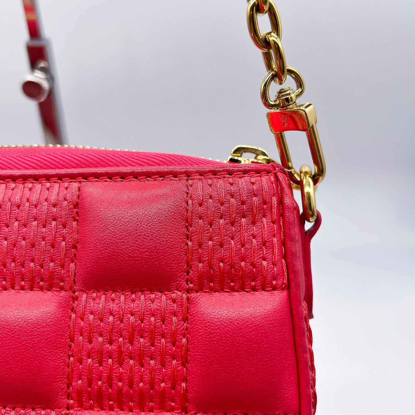 LOUIS VUITTON M59049レザーポシェット トロカ ピンク #21